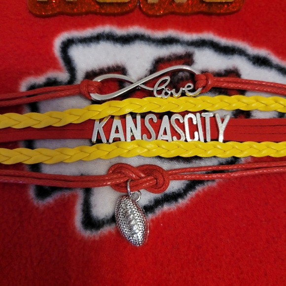 Taylor Swift x KC Chiefs Accessory Bundle - Picture 5 of 7